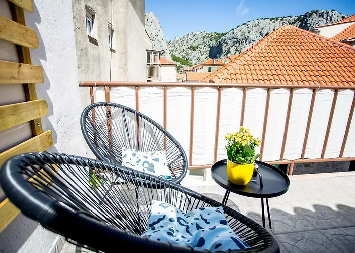 Mima's 4*